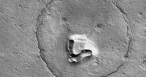 Марсіанський «ведмідь»: що насправді сфотографував HiRISE