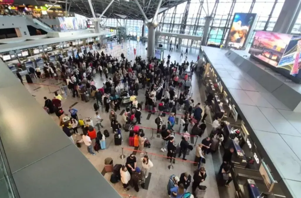 Атака дронів зупинила понад 400 рейсів у московських аеропортах