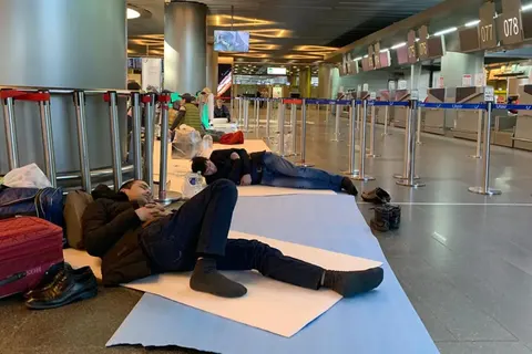 Московські аеропорти знову призупинили роботу через попередження України