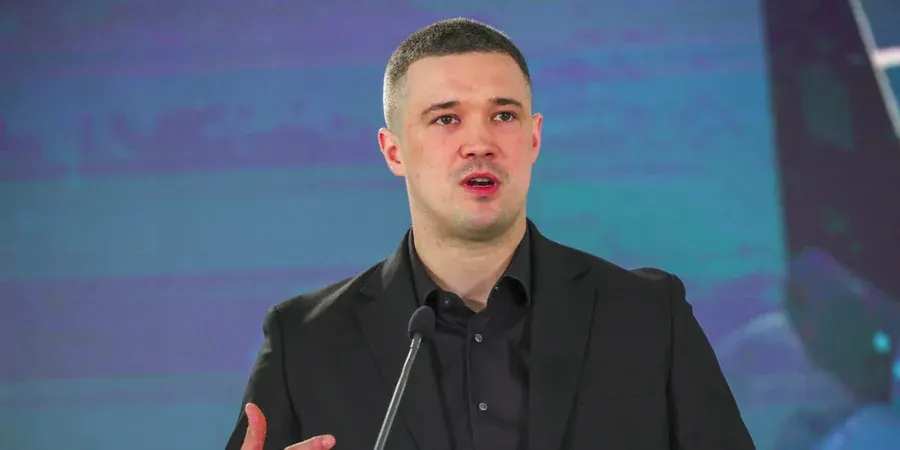 Ексміністр оборони підтвердив план дронової операції M&M's