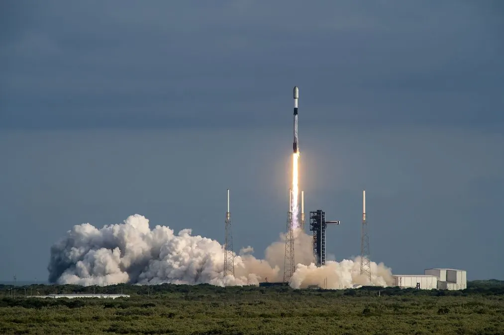 Falcon 9 SpaceX врізалася в Місяць: утворився кратер 27 метрів