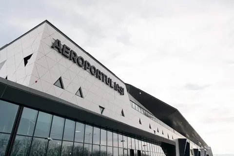 Російський дрон залетів у Румунію з Молдови: аеропорт Ясси зупинив роботу