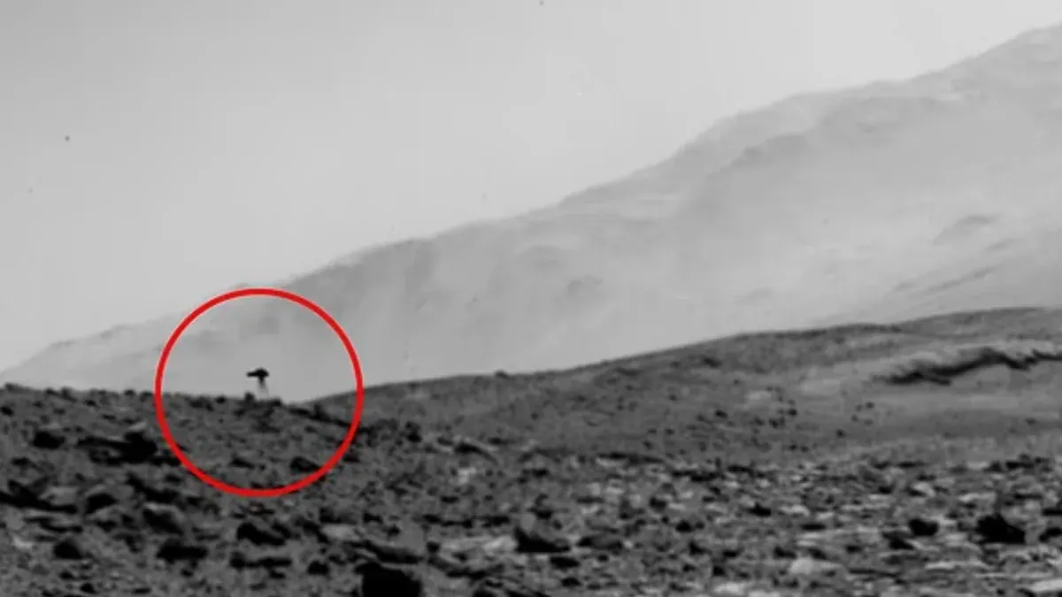 На знімку Curiosity помітили фігуру на двох «ногах»: що це може бути