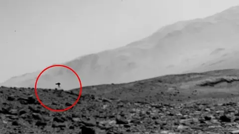 На знімку Curiosity помітили фігуру на двох «ногах»: що це може бути