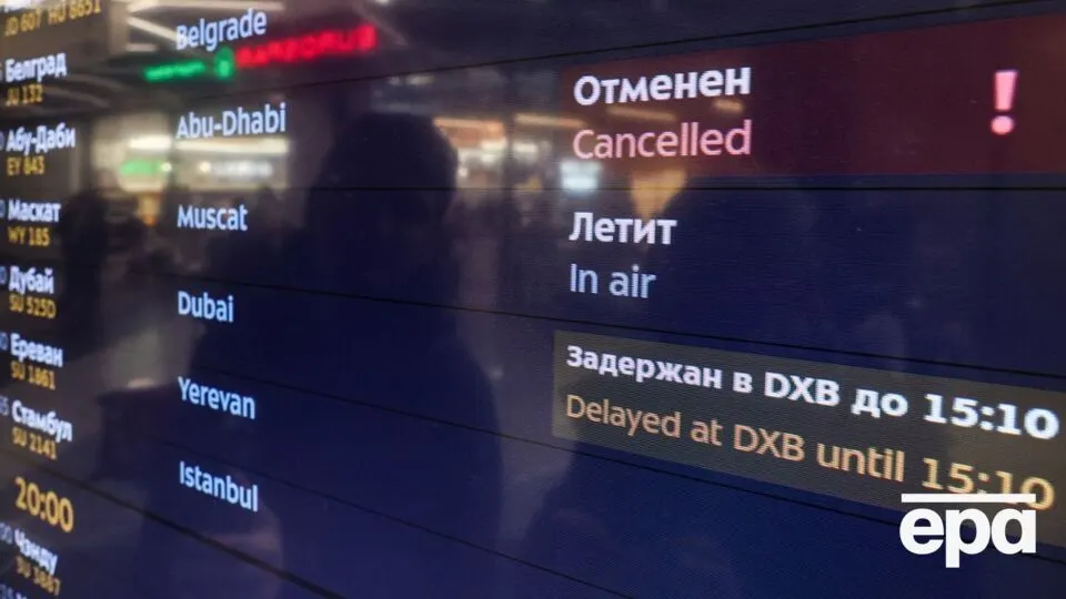 Аеропорти Москви другу ніч зупиняли роботу після попередження Зеленського