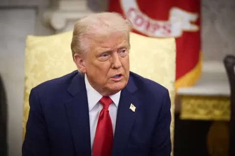Трампа таємно вивезли з аеропорту в Туреччині у вантажівці для кейтерингу