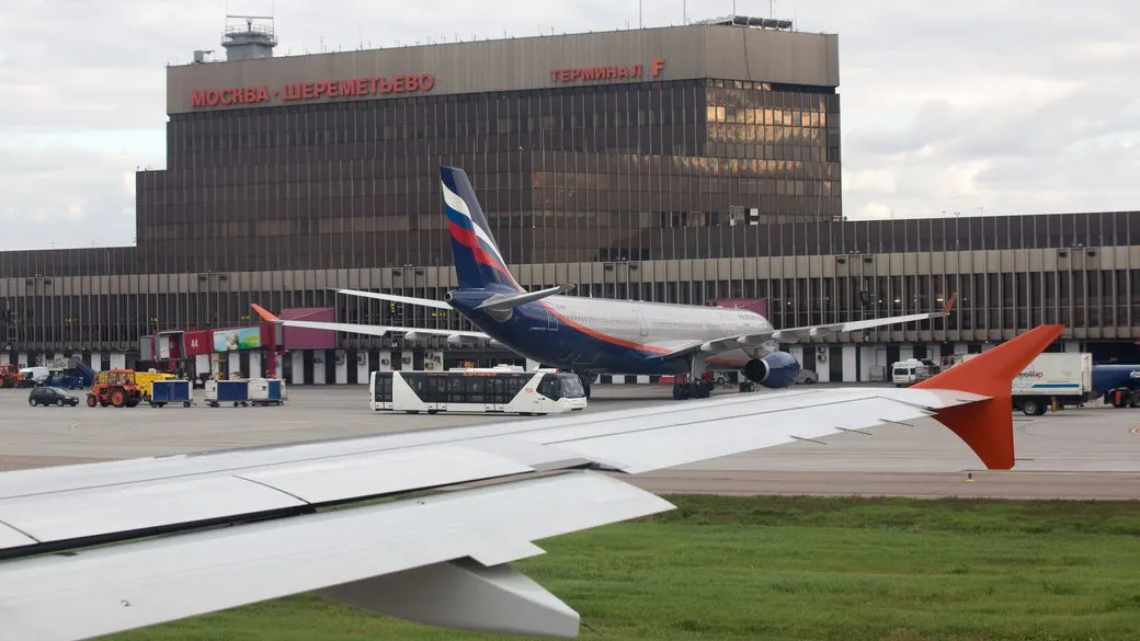 Аеропорти Москви зупиняють роботу після попереджень України