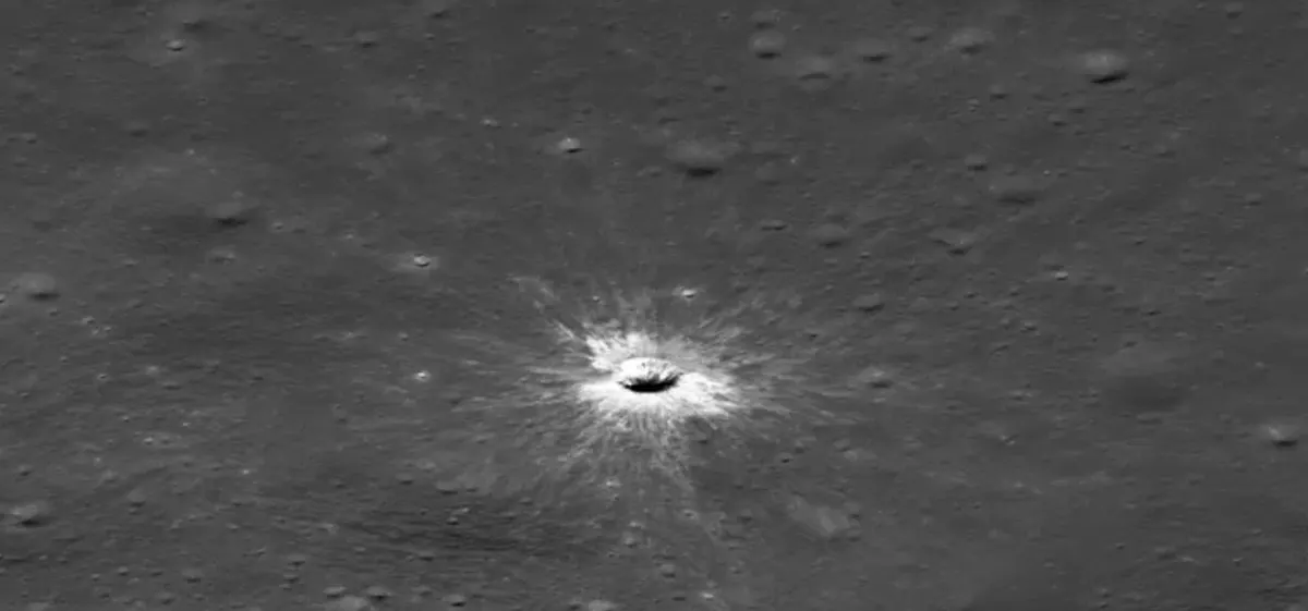 NASA виявила на Місяці свіжий кратер Мак-Ґетчін діаметром 222 метри