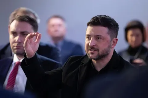 Україна попереджає авіакомпанії про небезпеку польотів у небі РФ