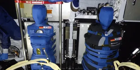 Жилет AstroRad: 26 кг захисту від сонячної радіації