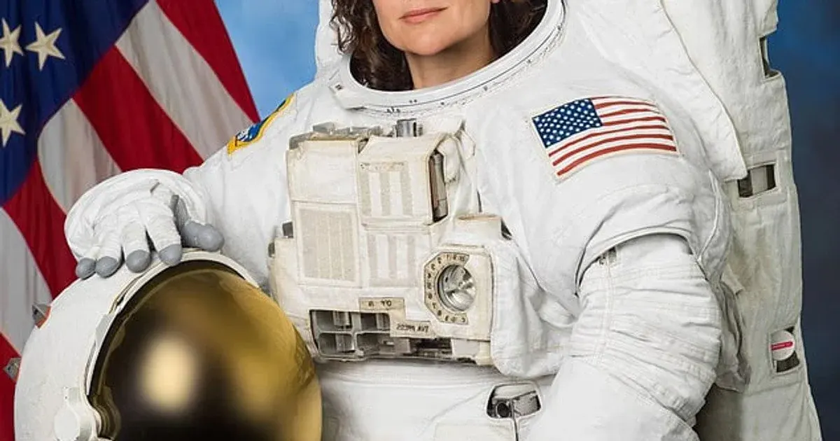 Астронавтка NASA показала, як доглядає за кучерявим волоссям на МКС