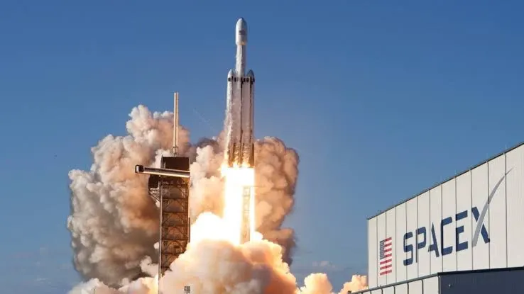 Уламок Falcon 9 впав на Місяць: що відомо