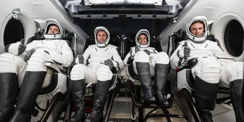 NASA відклала Crew-13: витік окисника у Dragon