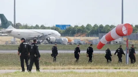 Дрон із вибухівкою біля Антонова: деталі атаки на аеропорт Лейпцига