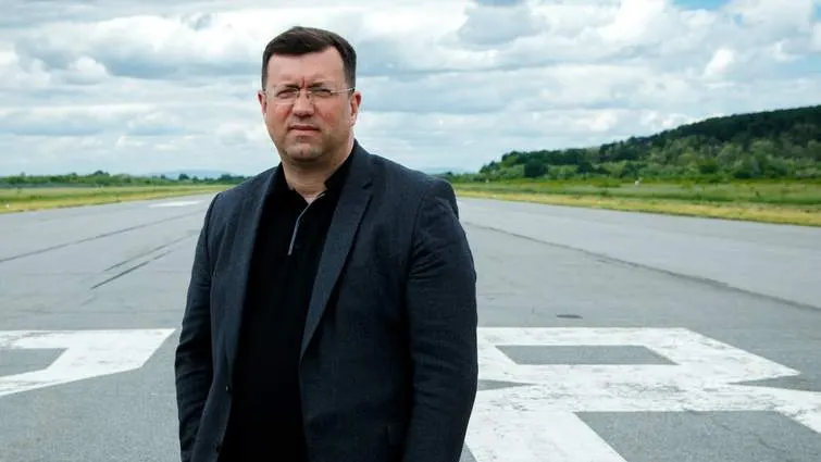 Облрада поновила Коцюбу на посаді директора аеропорту «Ужгород» — і одразу звільнила