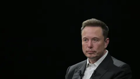 Ілон Маск та парадокс віри інвесторів: аналіз падіння акцій Tesla та SpaceX