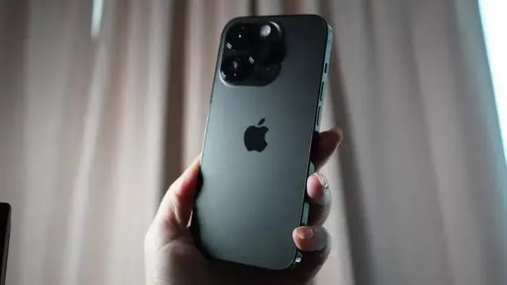 Супутниковий Emergency SOS в iPhone: як це працює і чи запрацює в Україні