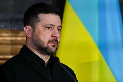 Зеленський: російське небо стає небезпечним для цивільної авіації
