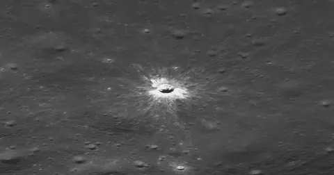 LRO зафіксував рекордний кратер Мак-Ґетчін на Місяці: 222 метри в діаметрі