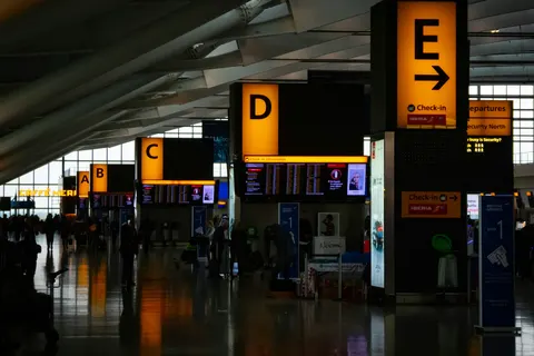 Гітроу обмежив роботу терміналів 2 і 3 через підтоплення