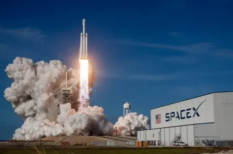 SpaceX запустить орбітальні дата-центри зі ШІ наприкінці 2027 року