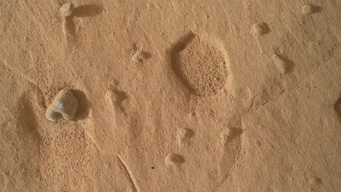 Curiosity знайшов на Марсі отвори, яких не може пояснити