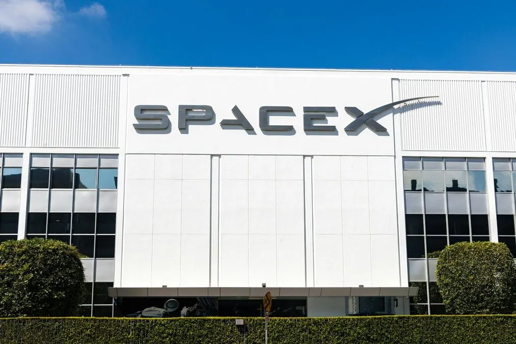 Дрібні інвестори вперше продали більше акцій SpaceX, ніж купили